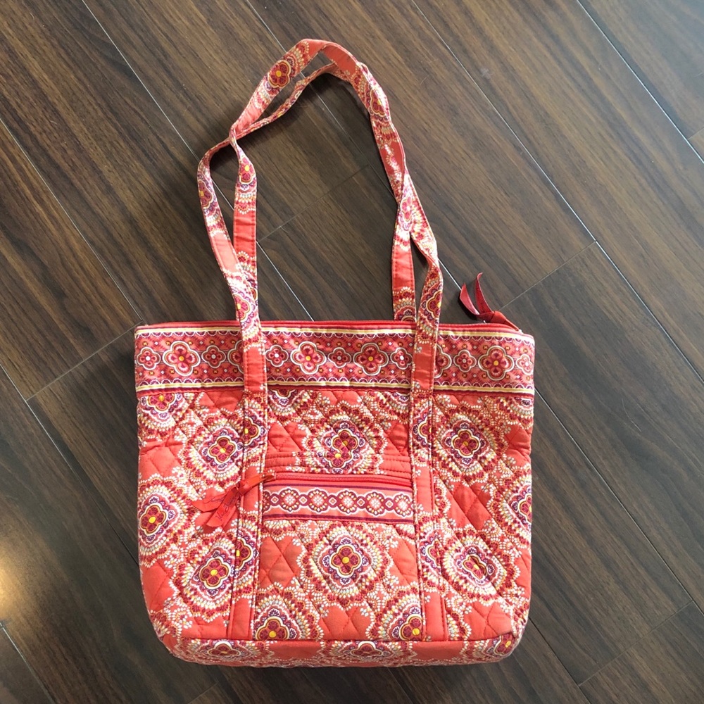 Like new, Vera Bradley tote!